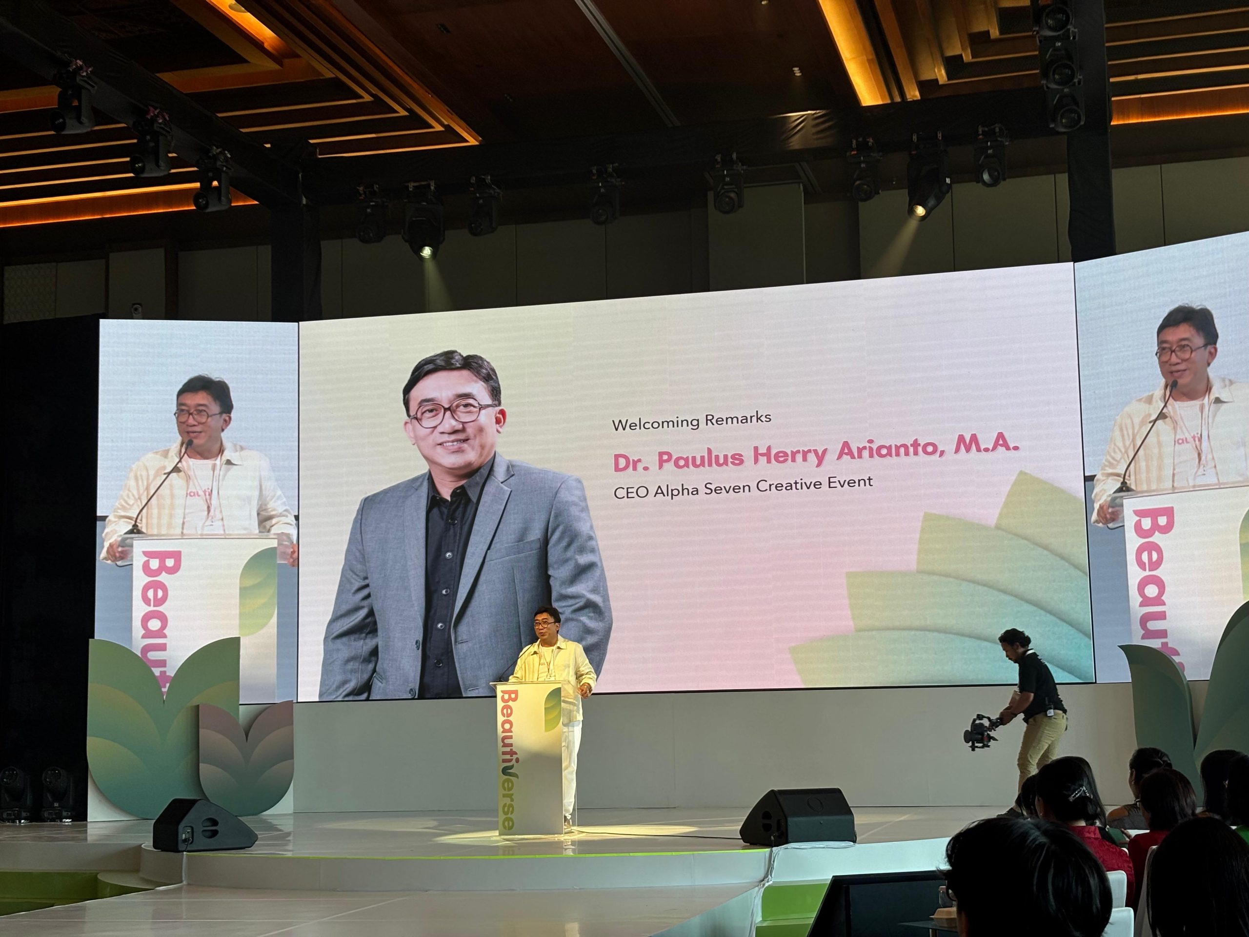 Dr. Paulus Herry Arianto membuka secara resmi Beautiverse 2025 di The Meru Sanur.
