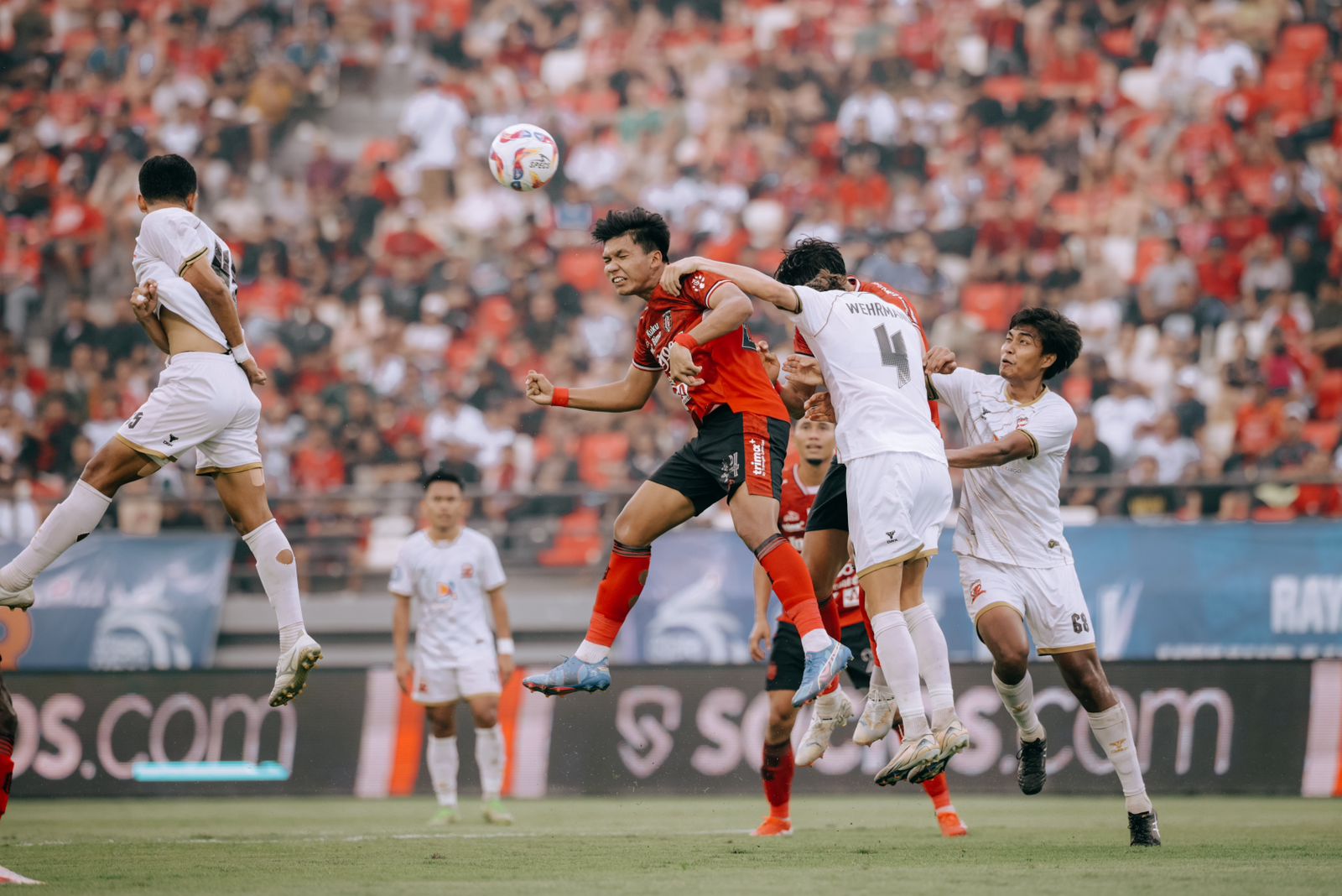 Bali United kalah 0-2 dari Madura United, dua gol dibatalkan oleh VAR dalam laga BRI Liga 1 2024/25.