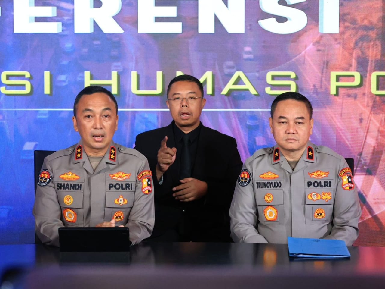 Polri ajak masyarakat laporkan aksi premanisme lewat hotline 110 tanpa biaya pulsa.