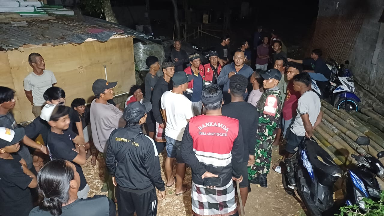 Petugas TNI-Polri amankan keributan pekerja proyek di Bedeng Villa Elmes.