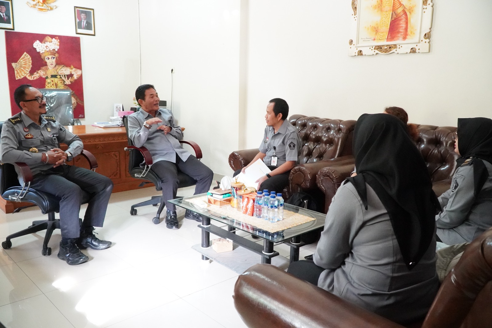 Tim Inspektorat Jenderal Kemenkum melakukan audit Pengelolaan PNBP di Kantor Wilayah Kemenkum Bali.