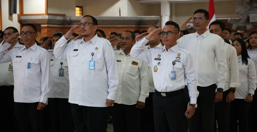 Jajaran Kanwil Kemenkum Bali mengikuti Upacara Hari Lahir Pancasila 2025 secara daring.