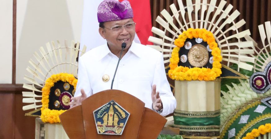 Gubernur Bali Wayan Koster melantik pejabat eselon di Gedung Wiswa Sabha Utama.