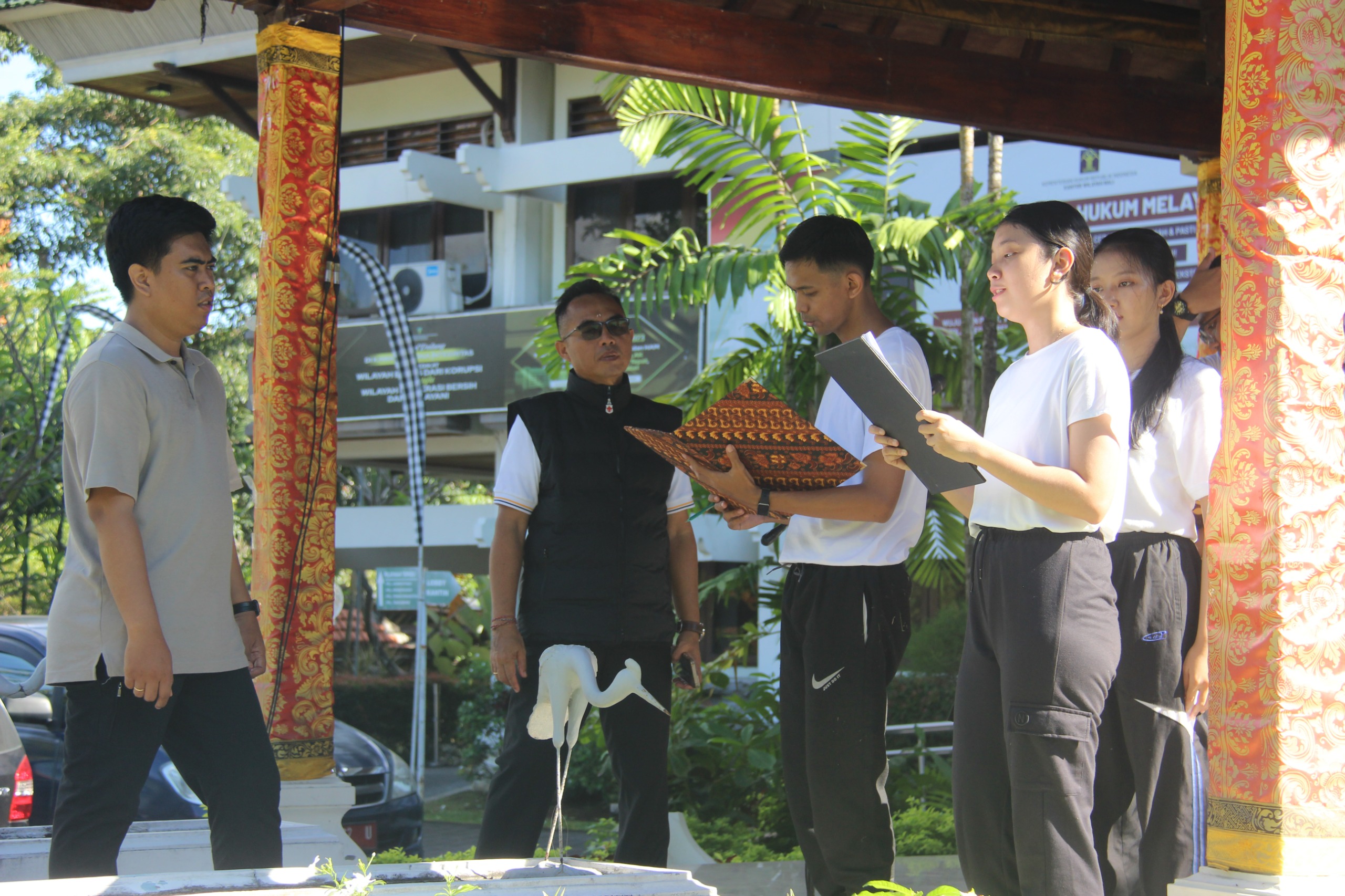 Peserta Orientasi CPNS Kemenkum Bali mengikuti latihan baris-berbaris dan upacara di Lapangan Puputan Renon.