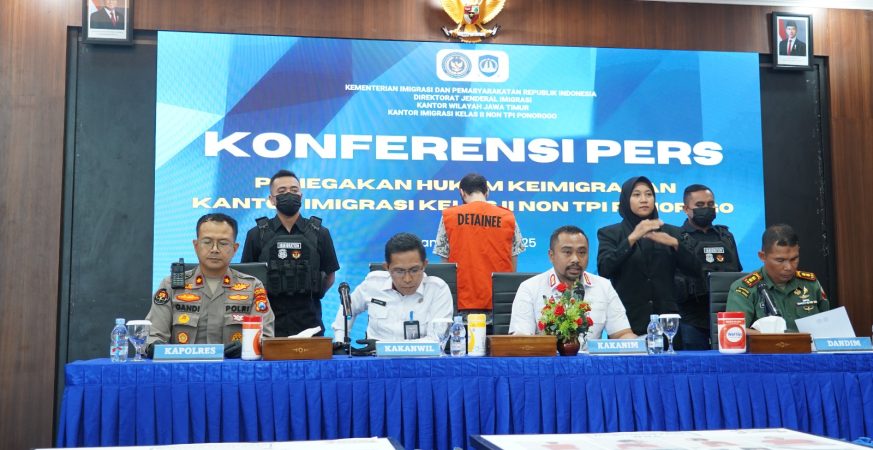 Ponorogo Immigration secures Syrian national BD for overstaying his visa and suspected immigration violation.