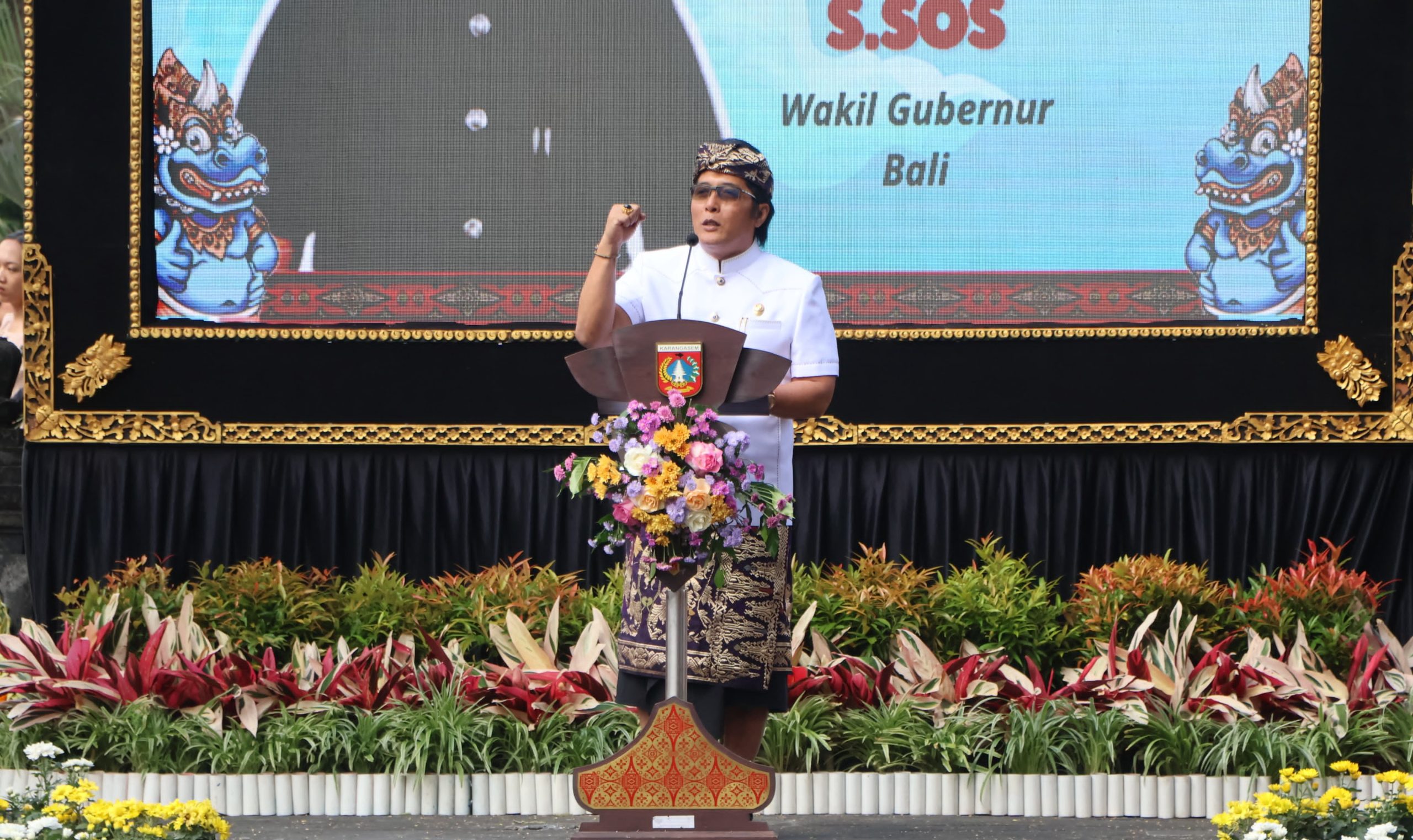Pembukaan Karangasem Festival 2025 oleh Wakil Gubernur Bali, I Nyoman Giri Prasta, di Monumen Tugu Pahlawan Amlapura.