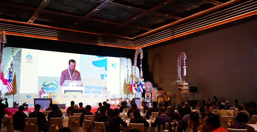 Forum ITOP ke-26 di The Meru Sanur, Bali, dengan delegasi internasional membahas pariwisata berbasis budaya dan lingkungan.