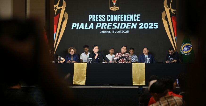 Erick Thohir dan Maruarar Sirait dalam konferensi pers Piala Presiden 2025 di Menara Danareksa Jakarta.