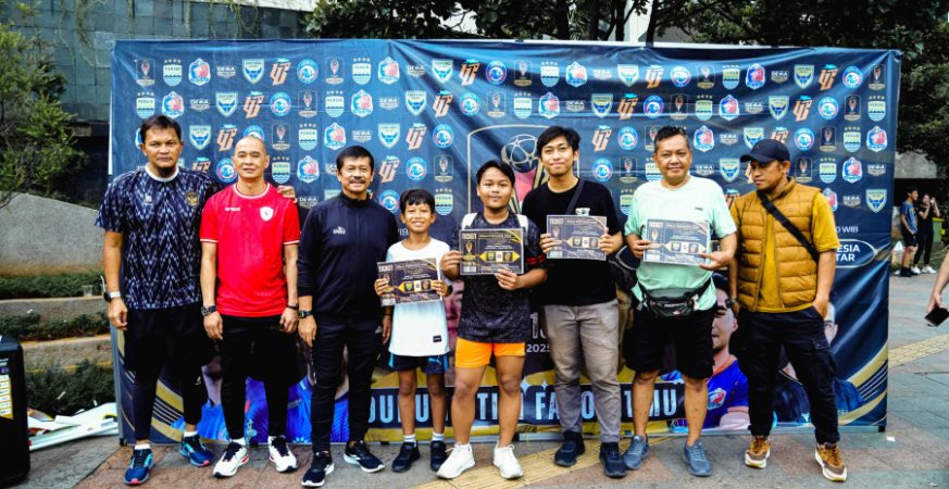 Sosialisasi Piala Presiden 2025 saat Car Free Day Sudirman-Thamrin Jakarta.