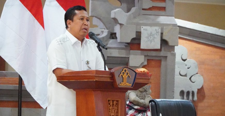 Deputi Bidang Koordinasi Keimigrasian dan Pemasyarakatan, I Nyoman Gede Surya Mataram, saat Rapat Koordinasi Pencegahan dan Penanggulangan Tindak Pidana Perdagangan Orang (TPPO) pada Rabu (2/7), bertempat di Ruang Dharmawangsa Kanwil Kemenkum Bali.
