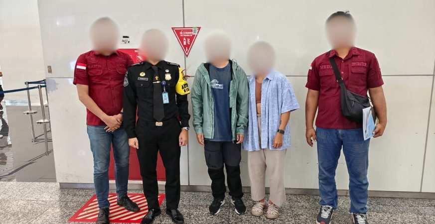 Dua WNA Malaysia dideportasi dari Bali karena pelanggaran izin tinggal kunjungan.