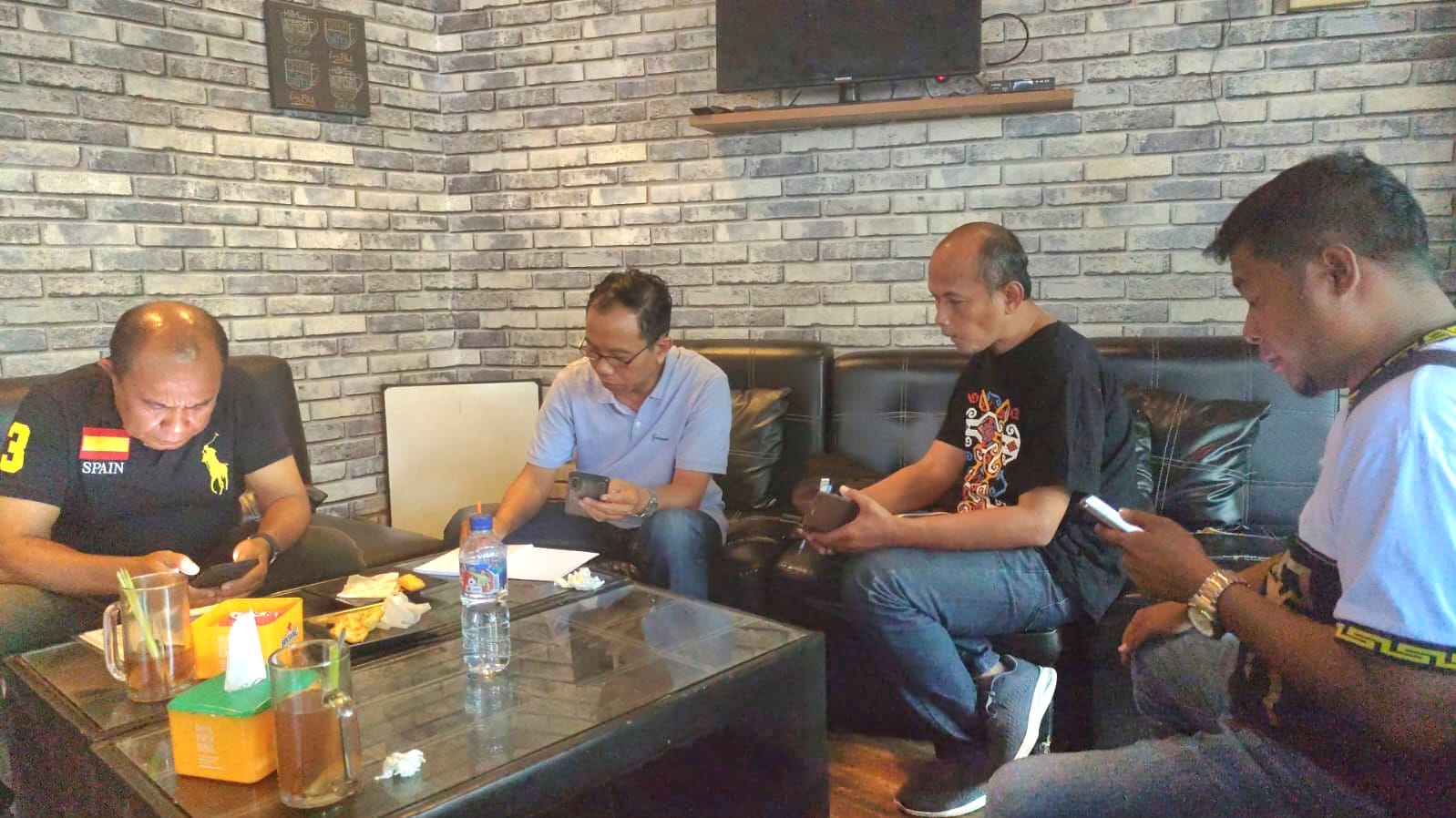 Pertemuan pers terkait intimidasi terhadap jurnalis Jawa Pos Radar Bali oleh oknum Polwan dan Dede.