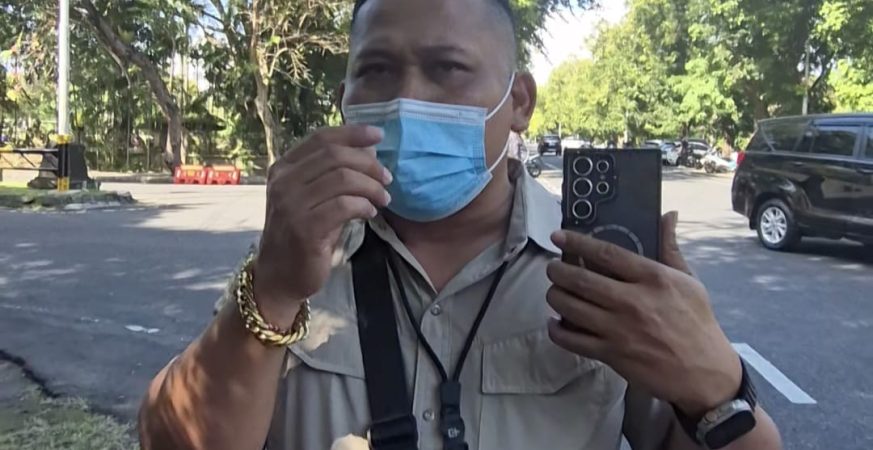 Tersangka I Nyoman Sariana alias Dede saat jalani pemeriksaan di Polda Bali terkait dugaan pemerasan pengusaha.