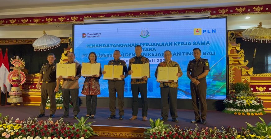 PLN Bali and Bali High Prosecutor's Office sign strategic legal cooperation agreement.