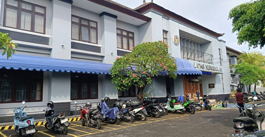 Kalapas Kerobokan bantah napi terlibat jaringan narkoba.