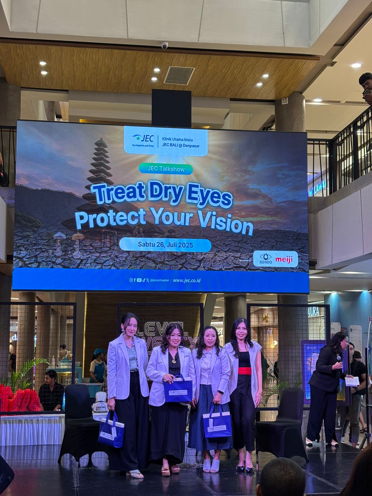 (From left to right) dr. Intan Kartika Chandra Dewi, Mbiomed, SpM, dr. Ni Luh Putu Eka Naryati, SpM, dr. Ni Made Widya Mahayani, Mbiomed, SpM, dr. Luh Gede Anggasari Dewi, SpM.