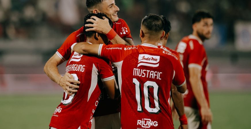 Bali United rayakan kemenangan 6-0 atas PSIM Yogyakarta di Stadion Dipta.