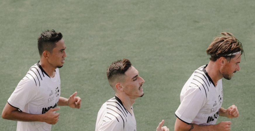 Latihan pagi Bali United bersama pelatih asal Belanda di Training Center.