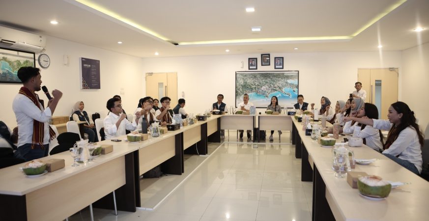 SOE volunteers and local communities collaborate in the BUMN Volunteer Program 2025 at The Mandalika.