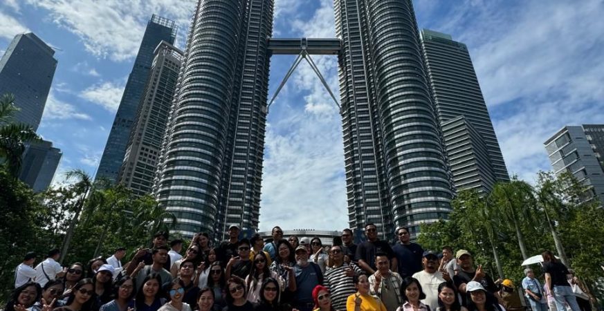 Perayaan HUT ke-31 PT BPR Bank Kertiawan dengan program CSR, penghargaan karyawan, dan Reward Trip ke luar negeri.