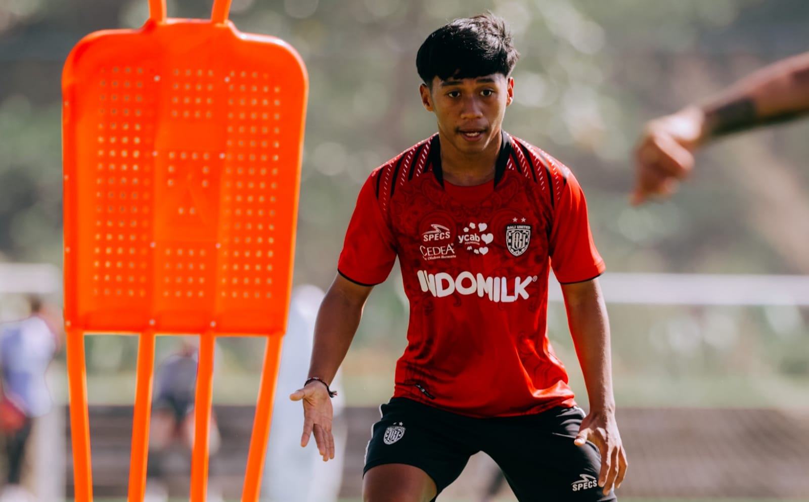 Reyner Barusu pemain muda Bali United siap hadapi Persebaya di BRI Super League 2025/26