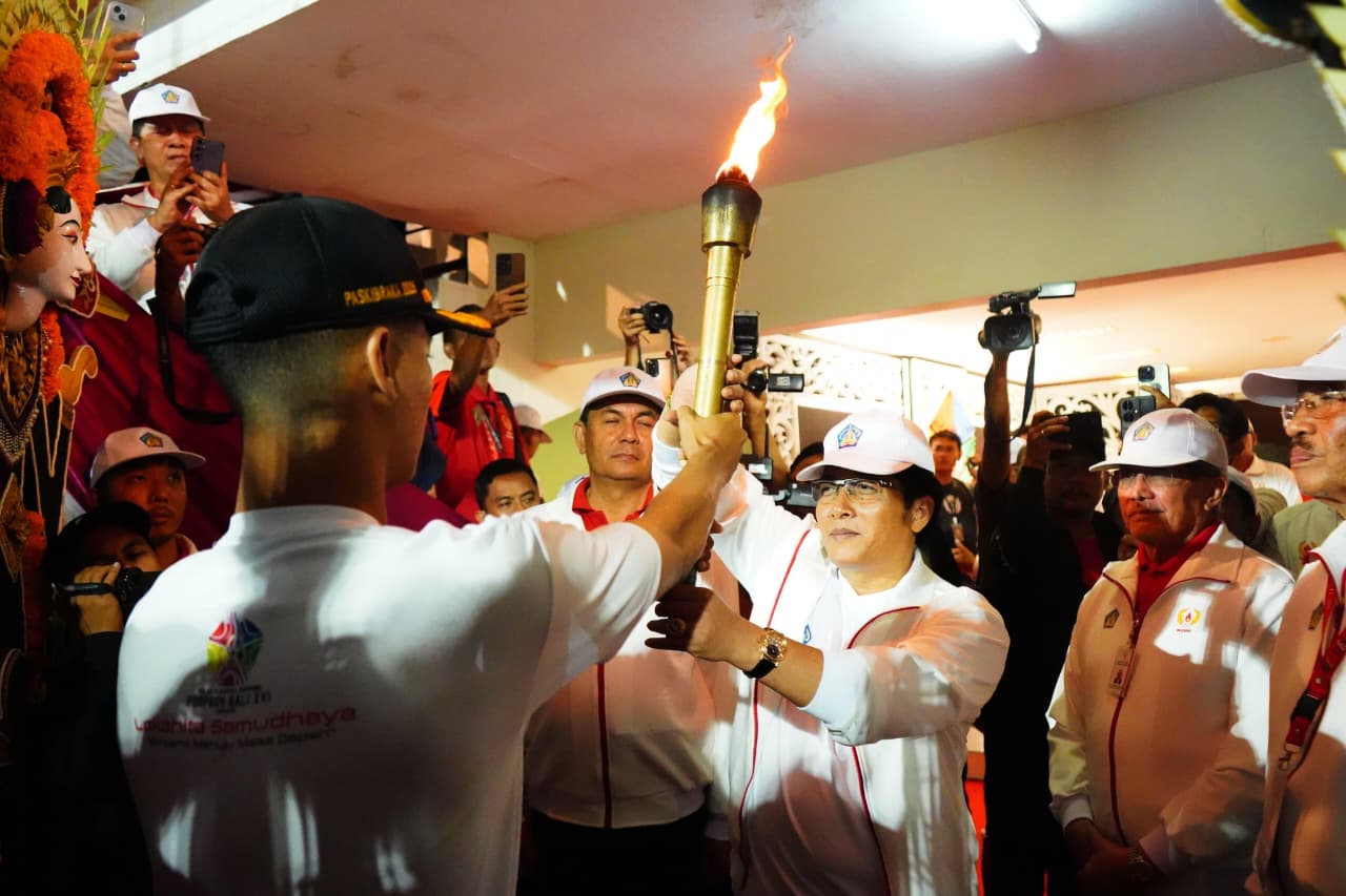 Wakil Gubernur Bali I Nyoman Giri Prasta membuka Porprov Bali XVI 2025 di Stadion Ngurah Rai.