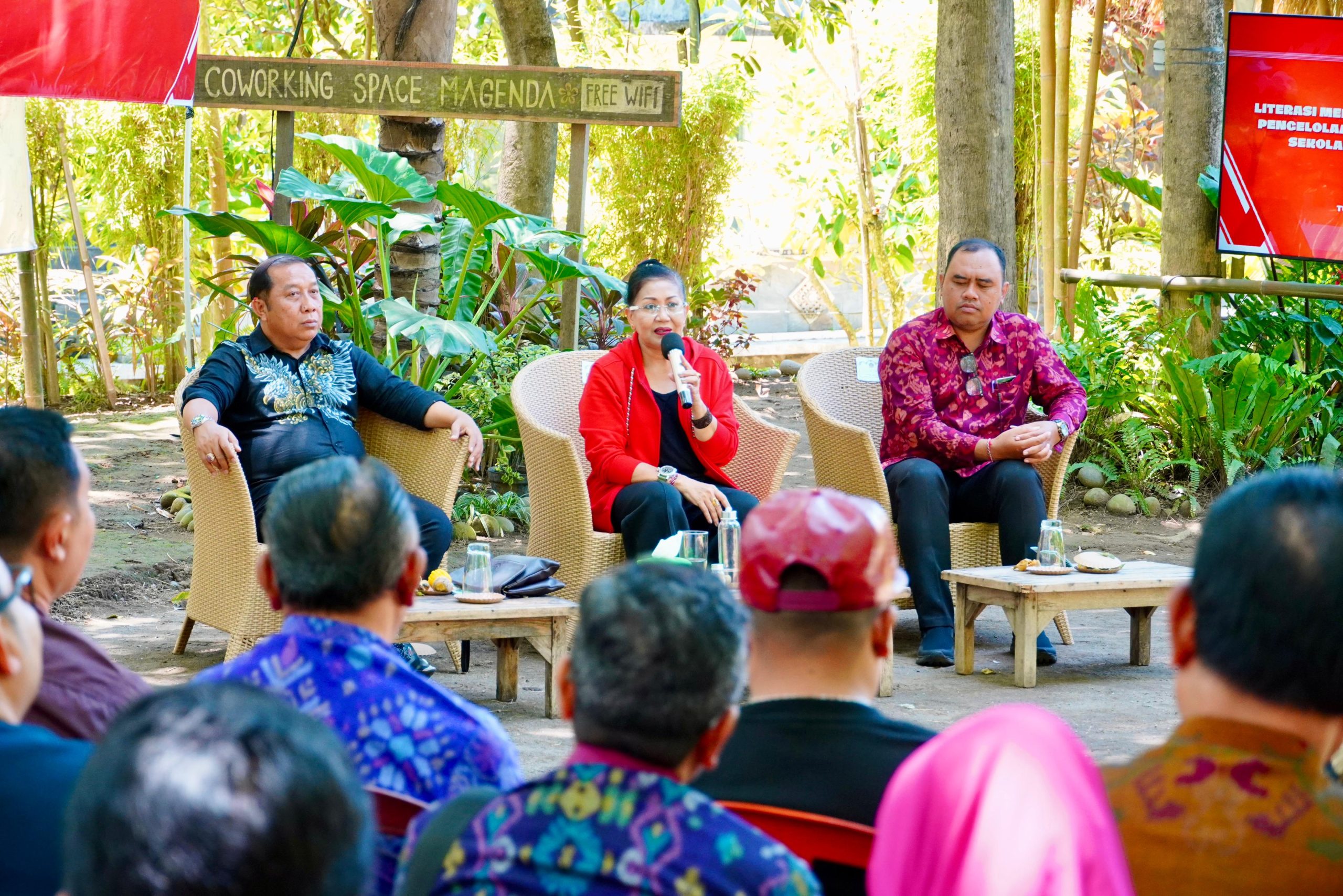 Putri Suastini Koster ajak generasi muda Bali kelola sampah berbasis sumber di sekolah.