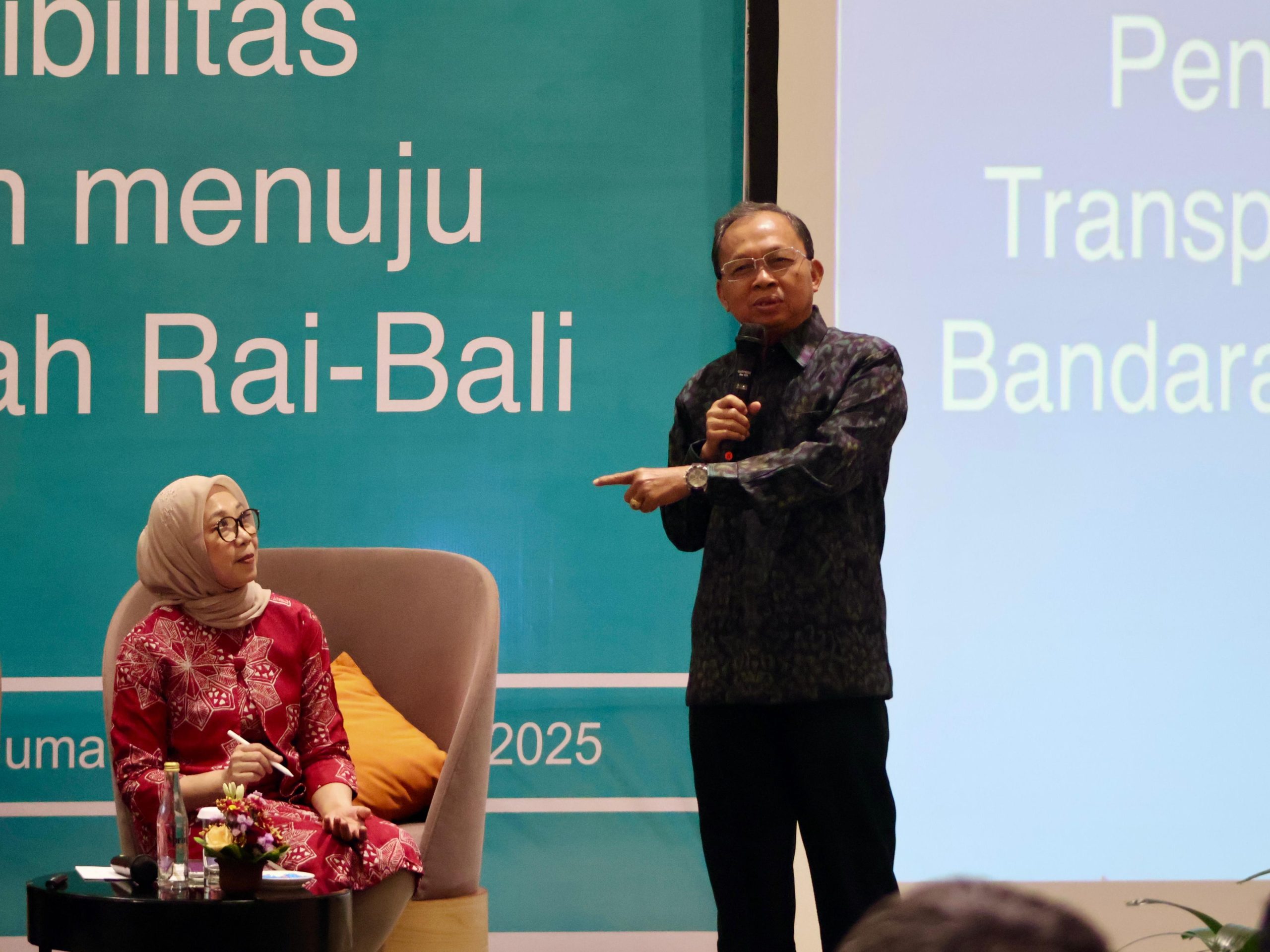 Gubernur Bali Wayan Koster bahas peningkatan akses transportasi Bandara Ngurah Rai di Hilton Hotel Badung.