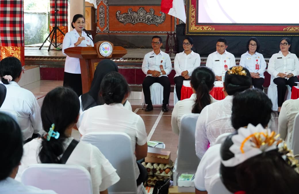 Putri Koster pimpin Aksi Sosial Membina dan Berbagi di Tabanan untuk penguatan Posyandu 6 SPM di Bali.