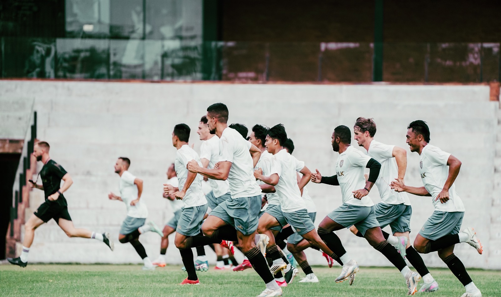 Bali United siap hadapi Persija Jakarta di BRI Super League 2025/26 di Jakarta International Stadium.