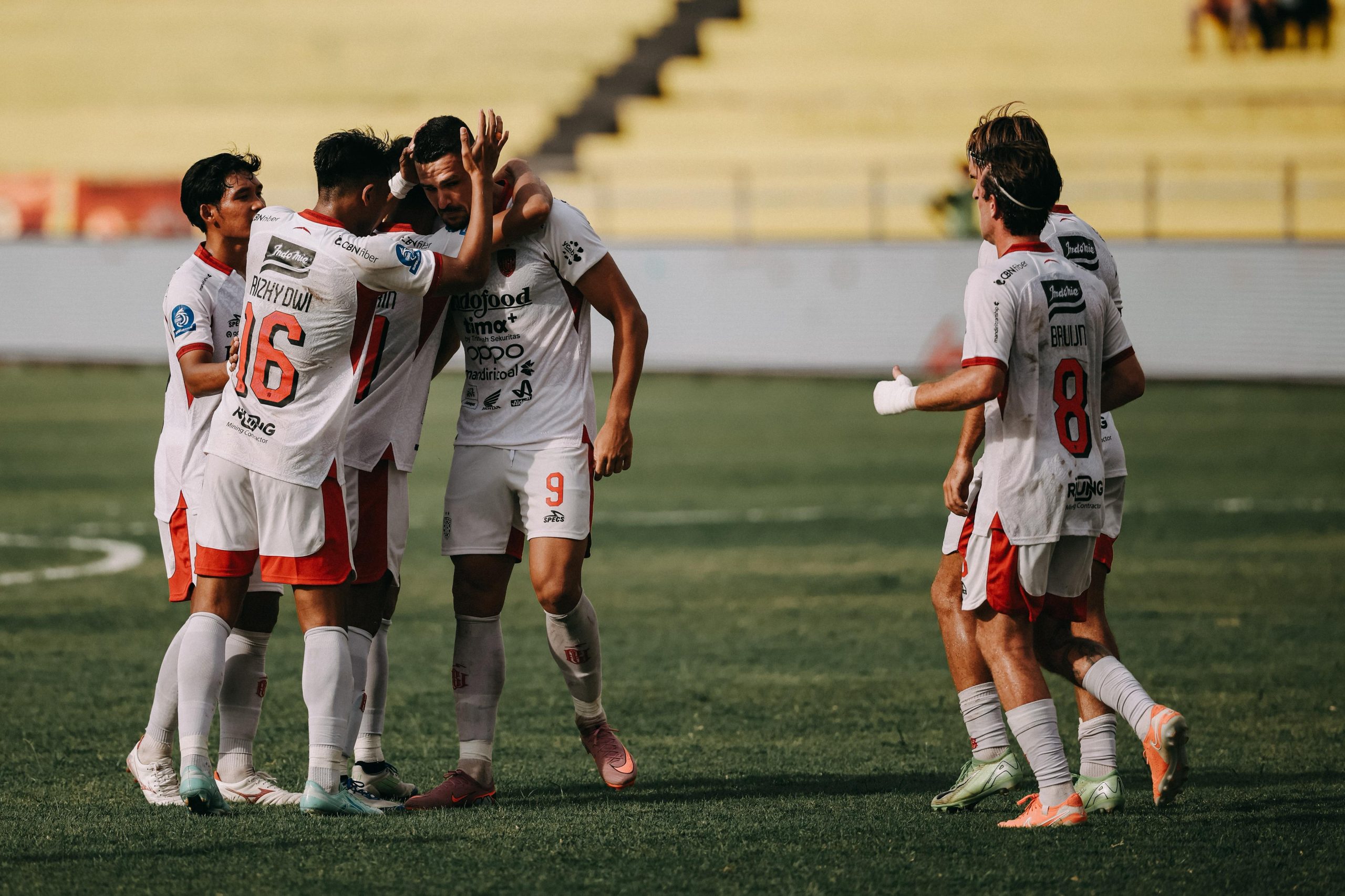 Bali United rayakan kemenangan 3-1 atas Semen Padang di BRI Super League 2025/26.