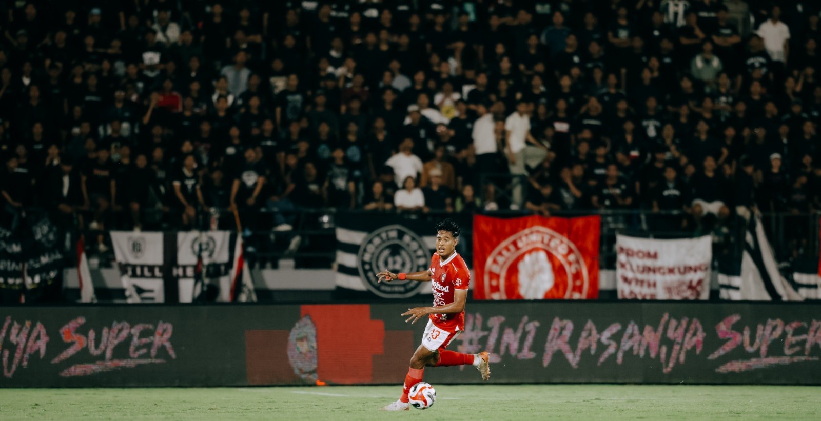 Bali United FC merayakan kemenangan 1-0 atas Madura United di BRI Super League 2025/26.