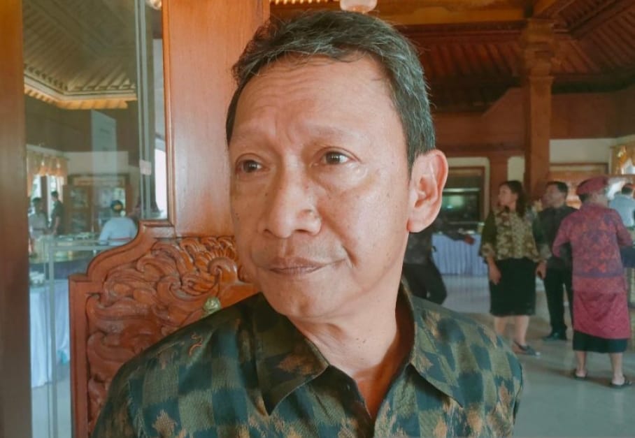 Plt. Kepala Dinas Perhubungan Bali, Nusakti Yasa Weda, memberikan pernyataan pers terkait status pembangunan Bandara Bali Utara.