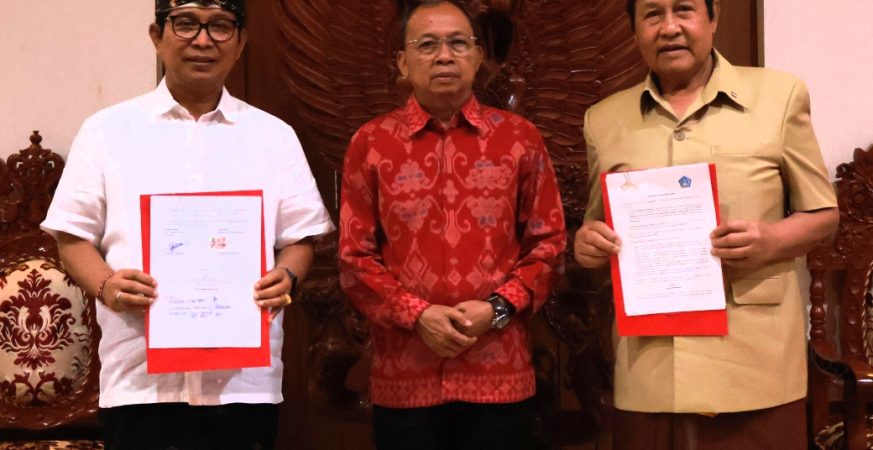 Gubernur Bali Wayan Koster dan Bupati Badung Adi Arnawa bahas penyelesaian akses jalan di kawasan GWK Ungasan bersama manajemen GWK di Denpasar.