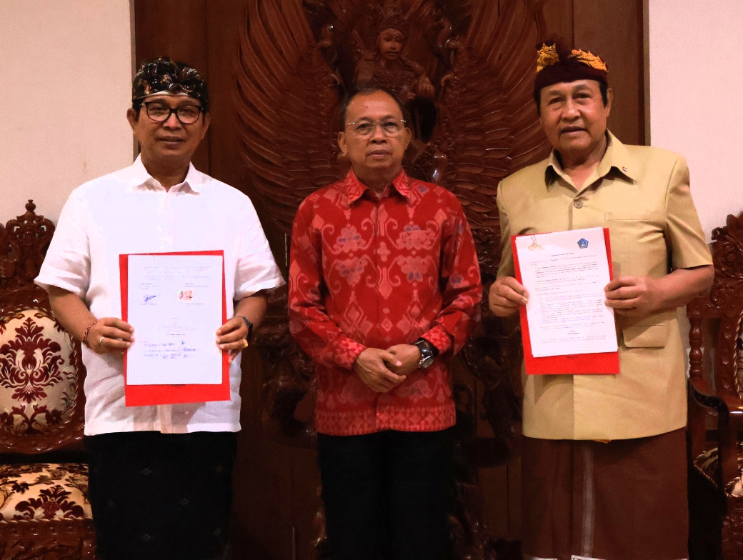 Gubernur Bali Wayan Koster dan Bupati Badung Adi Arnawa bahas penyelesaian akses jalan di kawasan GWK Ungasan bersama manajemen GWK di Denpasar.