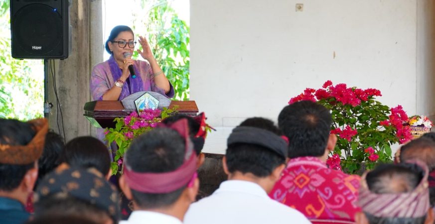 Putri Koster sosialisasikan pengelolaan sampah berbasis sumber di Kecamatan Selemadeg Barat dan Pupuan, Kabupaten Tabanan.