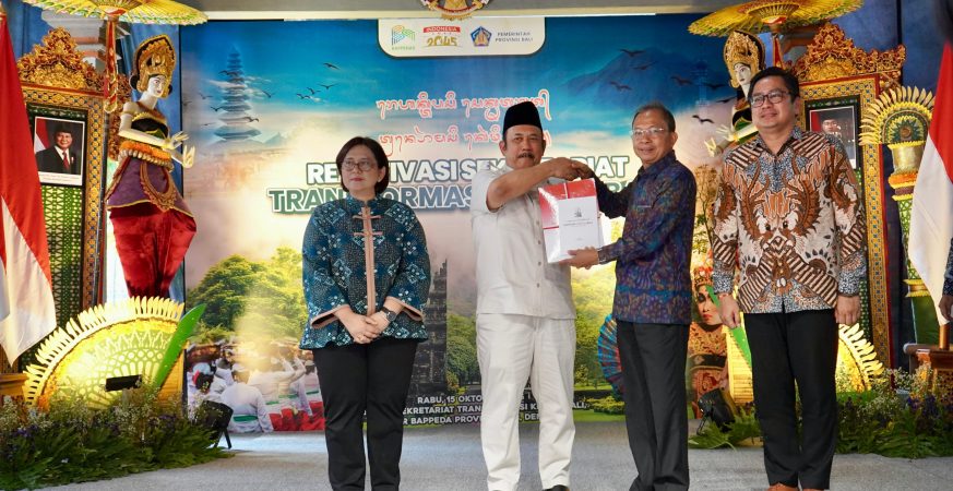 Menteri PPN Rachmat Pambudy dan Gubernur Bali Wayan Koster meresmikan Reaktivasi Sekretariat Transformasi Kerthi Bali di Denpasar.
