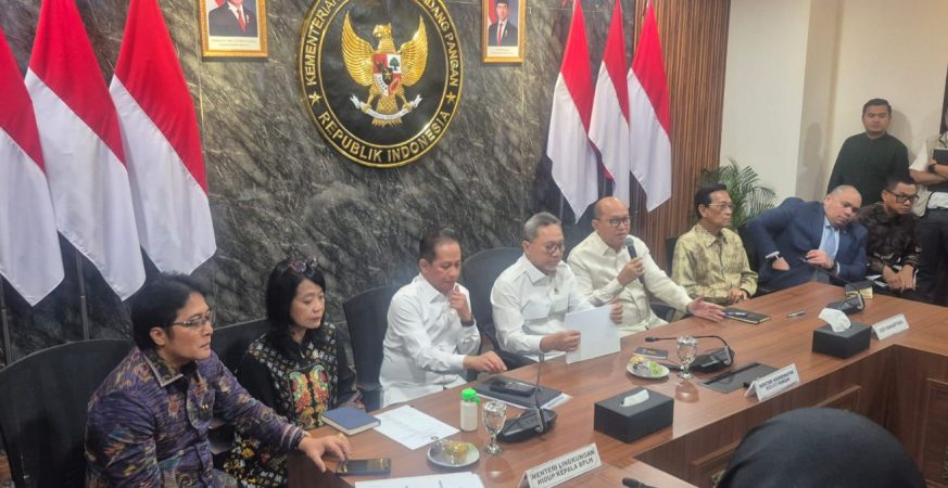 Wakil Gubernur Bali I Nyoman Giri Prasta menghadiri rapat koordinasi pembangunan Fasilitas Pengelolaan Sampah Menjadi Energi Listrik (PSEL) di Jakarta.