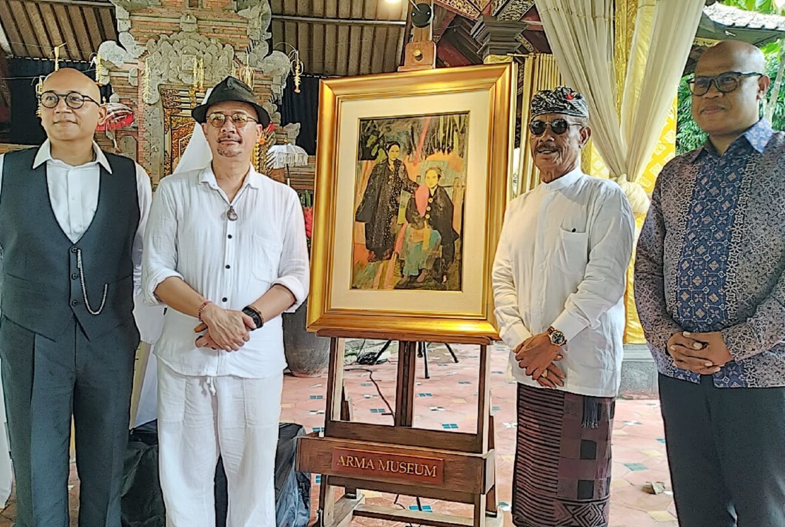 Lukisan Wanita Sulawesi karya Jan Frank Niemantsverdriet di Museum ARMA Ubud yang diteliti ulang dan diidentifikasi sebagai Dua Wanita Batavia.