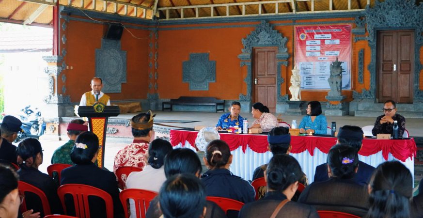 Sosialisasi Program Pengelolaan Sampah Berbasis Sumber dan Gerakan Bali Bersih Sampah di Desa Umeanyar dan Desa Adat Pancasari, Buleleng.