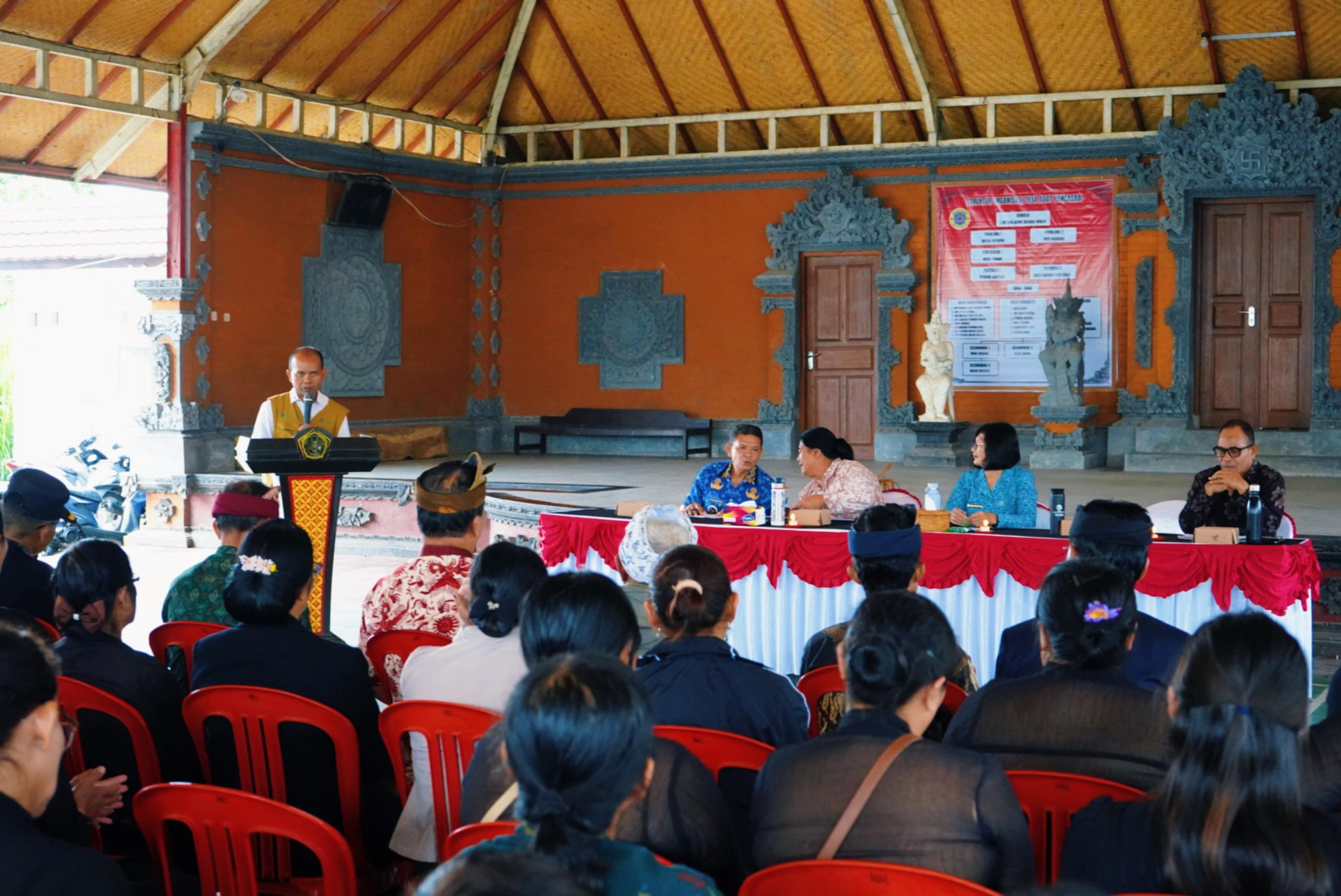Sosialisasi Program Pengelolaan Sampah Berbasis Sumber dan Gerakan Bali Bersih Sampah di Desa Umeanyar dan Desa Adat Pancasari, Buleleng.