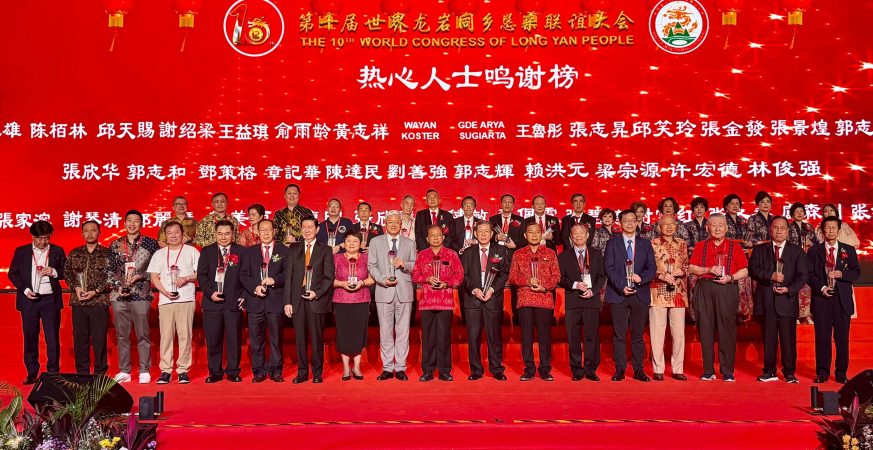 Gubernur Bali Wayan Koster menghadiri pertukaran seni budaya Long Yan di Jimbaran bersama para tamu mancanegara.