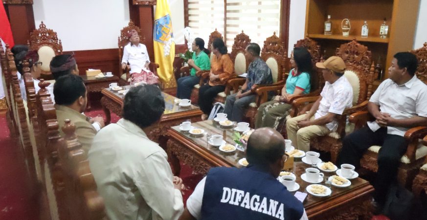 Pertemuan Pemerintah Provinsi Bali dengan Puspadi dan organisasi penyandang disabilitas membahas penguatan regulasi dan fasilitas publik inklusif.
