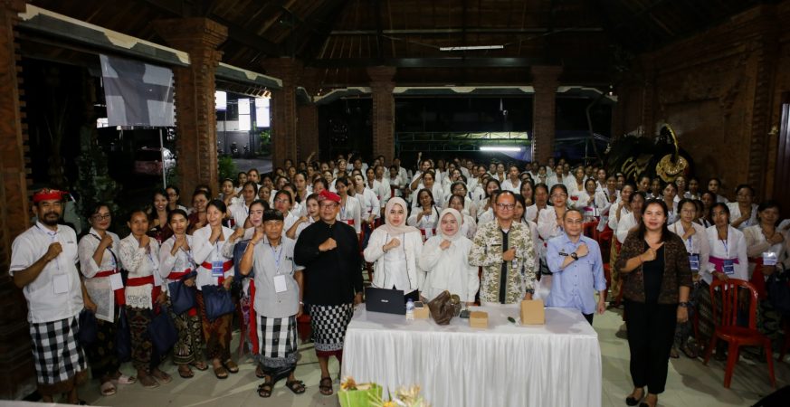 Peserta mengikuti sosialisasi Program Makan Bergizi Gratis di Desa Delod Peken Tabanan.