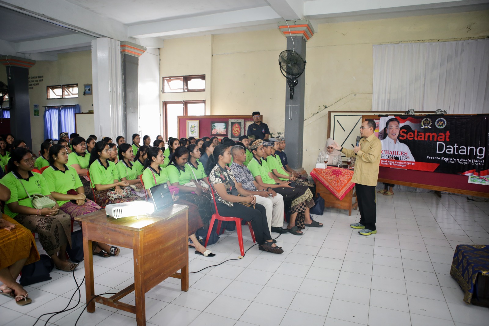 kegiatan sosialisasi Program Makan Bergizi Gratis untuk edukasi gizi masyarakat.