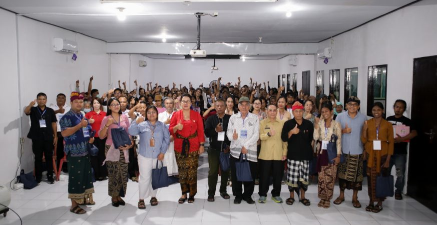 Suasana sosialisasi Program Makan Bergizi Gratis di Desa Dajan Peken.