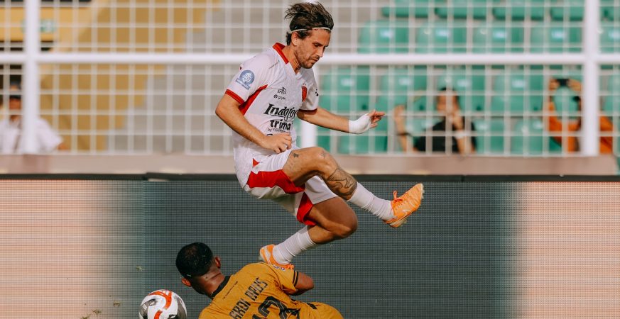 Jordy Bruijn kecewa atas keputusan wasit dalam laga Bhayangkara vs Bali United di BRI Super League 2025/26