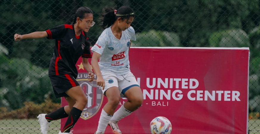 Pemain Bali United Academy saat laga pembuka Lady Dewata League 2025/2026 di Bali United Training Center, Gianyar.