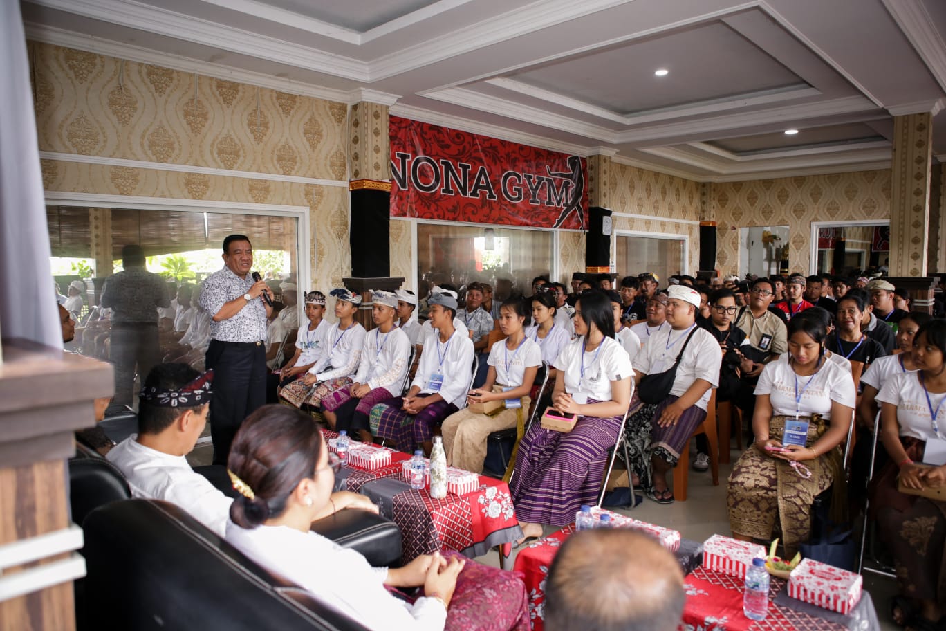 Sosialisasi Program Makan Bergizi Gratis di Desa Banjar Kabupaten Buleleng bersama DPR RI dan BGN.