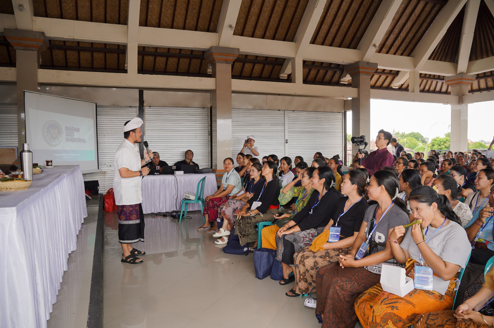 Sosialisasi Program Makan Bergizi Gratis di Desa Guwang bersama DPR RI dan BGN.